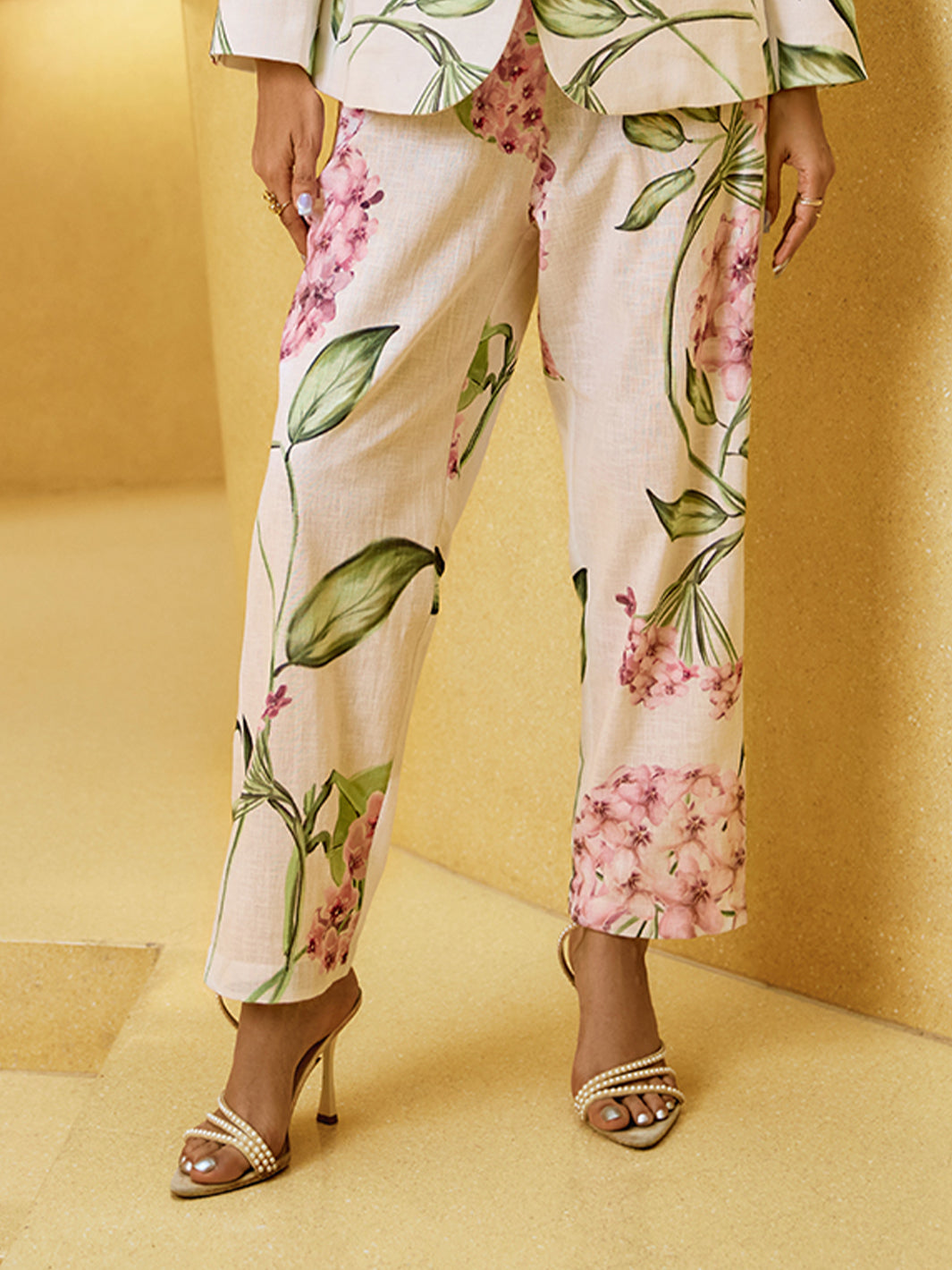 Hoya Floral Linen Straightfit Pants